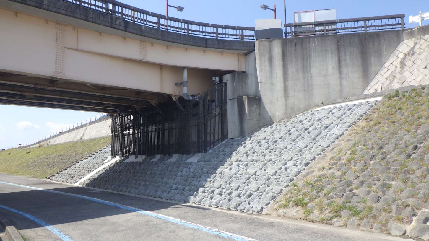 紀の川大堰管理橋右岸橋台耐震対策工事